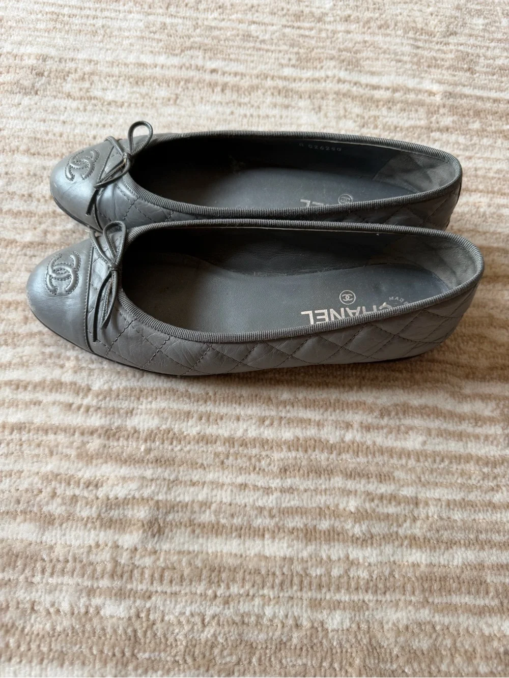 CHANEL Gray Quilted Leather Ballet Flats size 38.5